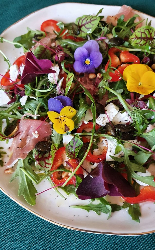 salata cu microgreens