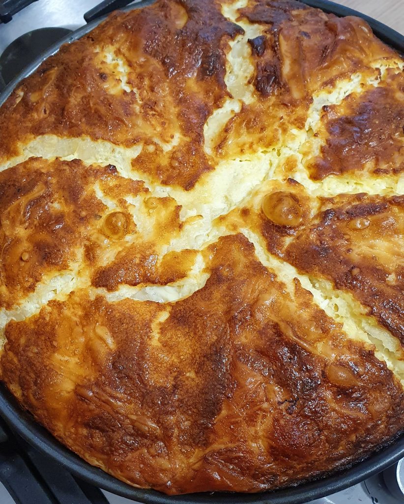 burek placinta cu branza sarata