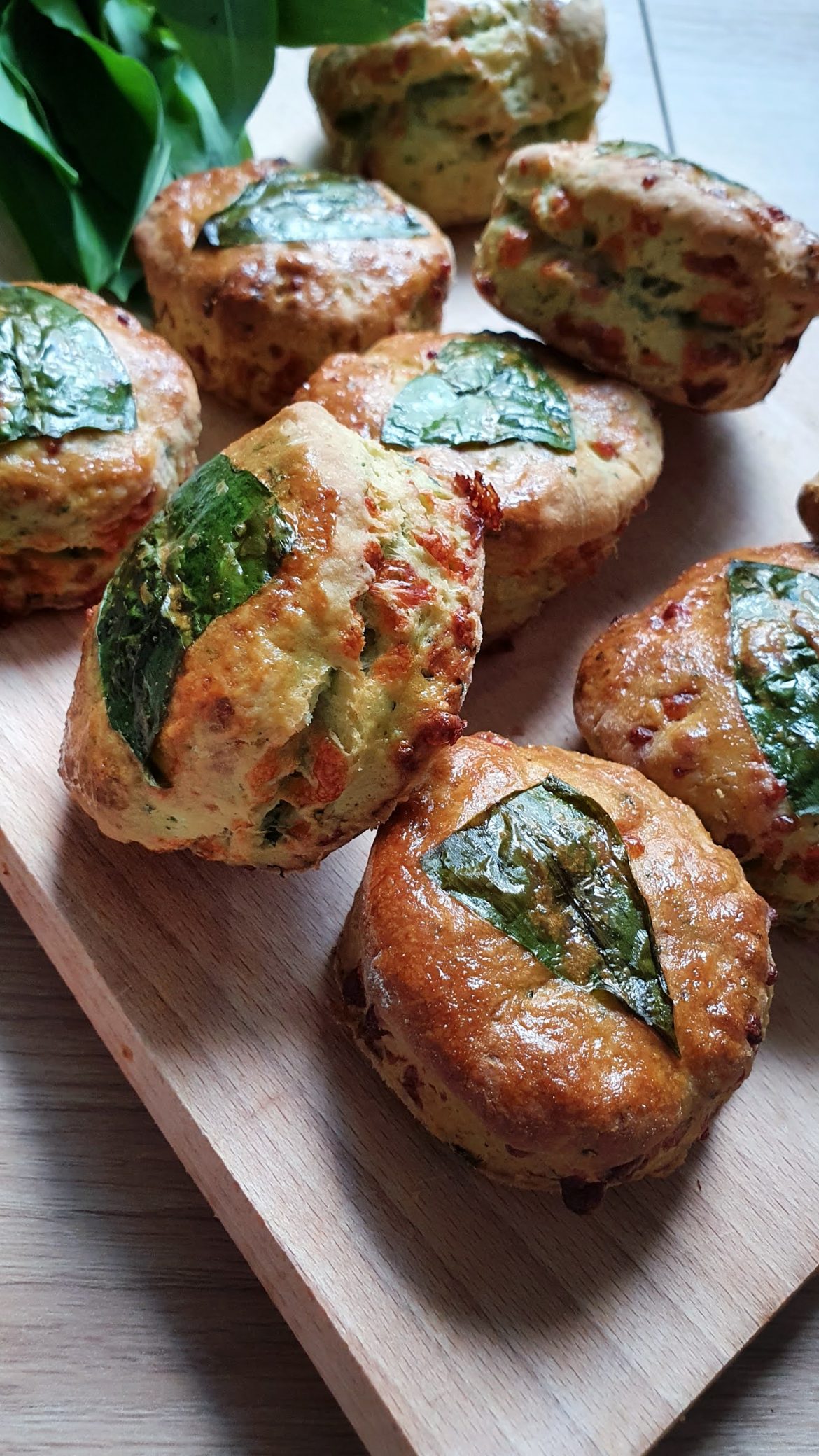 wild garlic scones - reteta scones cu leurda