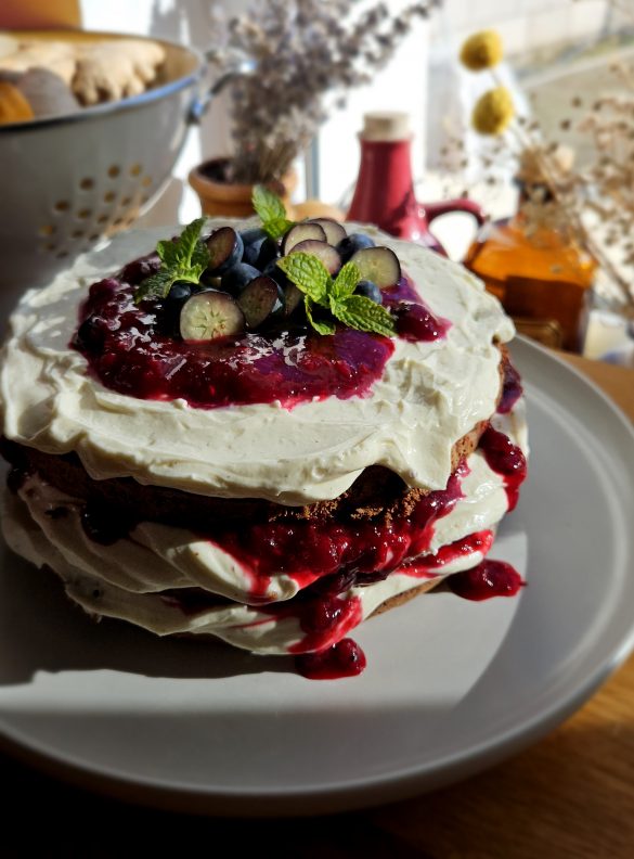forest fruit naked cake